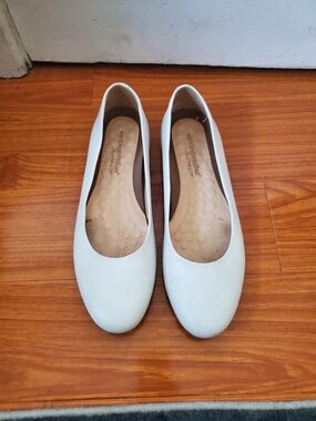Walking Cradles Women's White Slip-On Ballet Flats